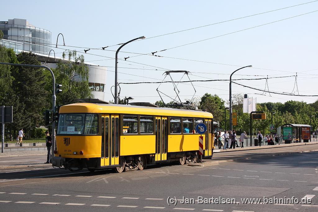 IMG_2245.jpg - Fahrschul-Wagen 201 204 am 2. Mai 2009 am Stra�burger Platz.